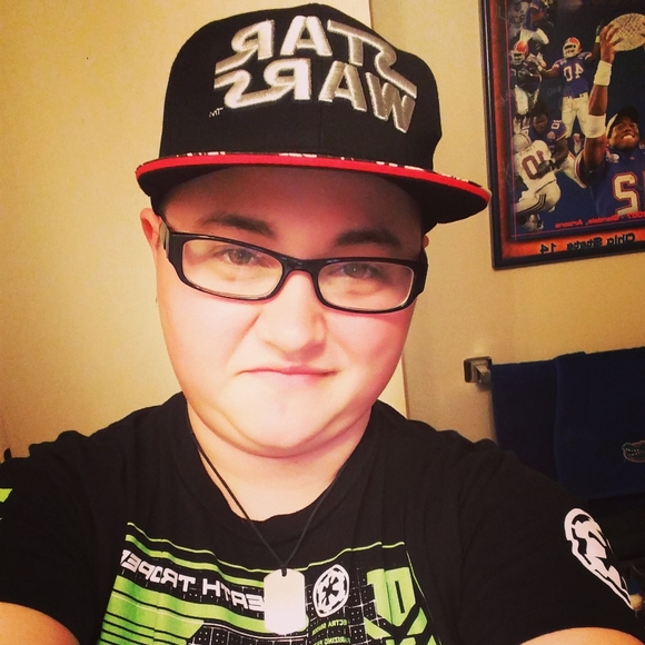 Meet your Posher, Chris - Picture 2 of 6